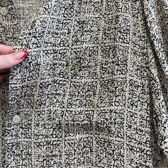 Claiborne Men’s 100% Silk Button Down Black Brown and White Size Medium - Picture 2 of 5